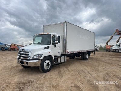 2020 Hino 338 4x2 Camion fourgon