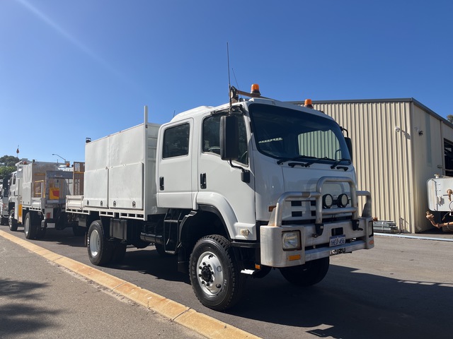 2014 Isuzu FTS 4x4 Crew Cab Utility Truck 2014 Isuzu FTS 4x4 Crew Cab Utility Truck