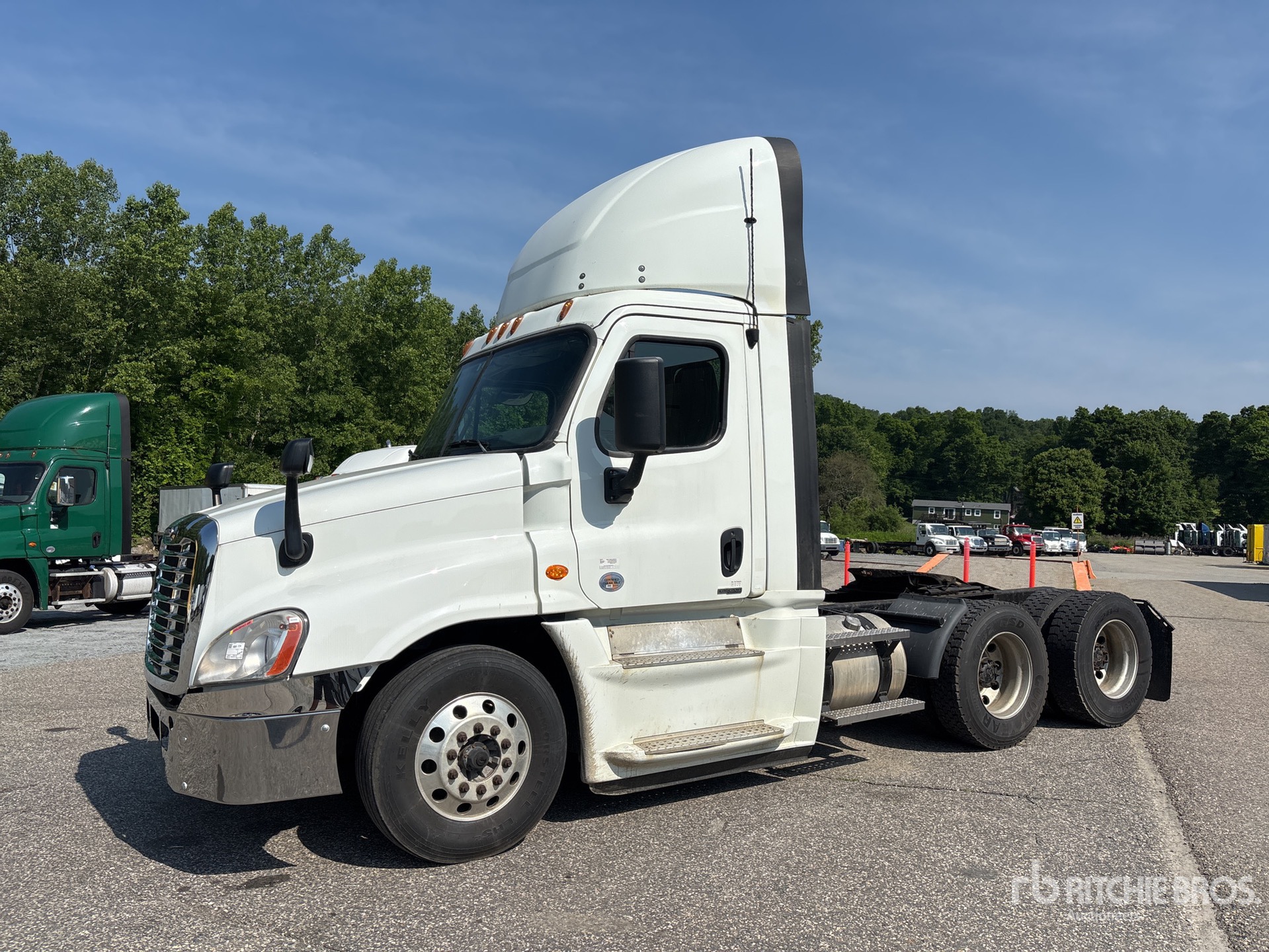2017 Freightliner Cascadia 125 6x4 T/A Day Cab Truck Tractor