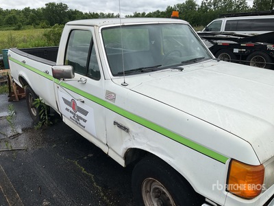 1990 Ford F-250 4x2 Pickup (Inoperable)