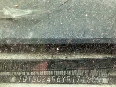 2000 GMC Sierra 2500 4x2 Pickup (Inoperable)