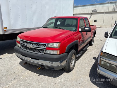 2005 Chevrolet Silverado 2500 HD 4x4 Crew Cab Pickup