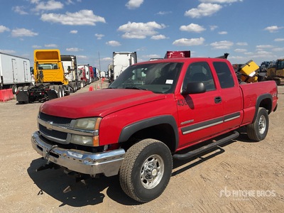 2005 Chevrolet Silverado 2500 HD LS 4x4 Extended Cab Pick Up