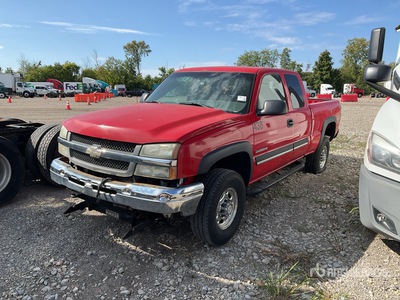 2005 Chevrolet Silverado 2500 HD 4x4 Extended Cab Pickup