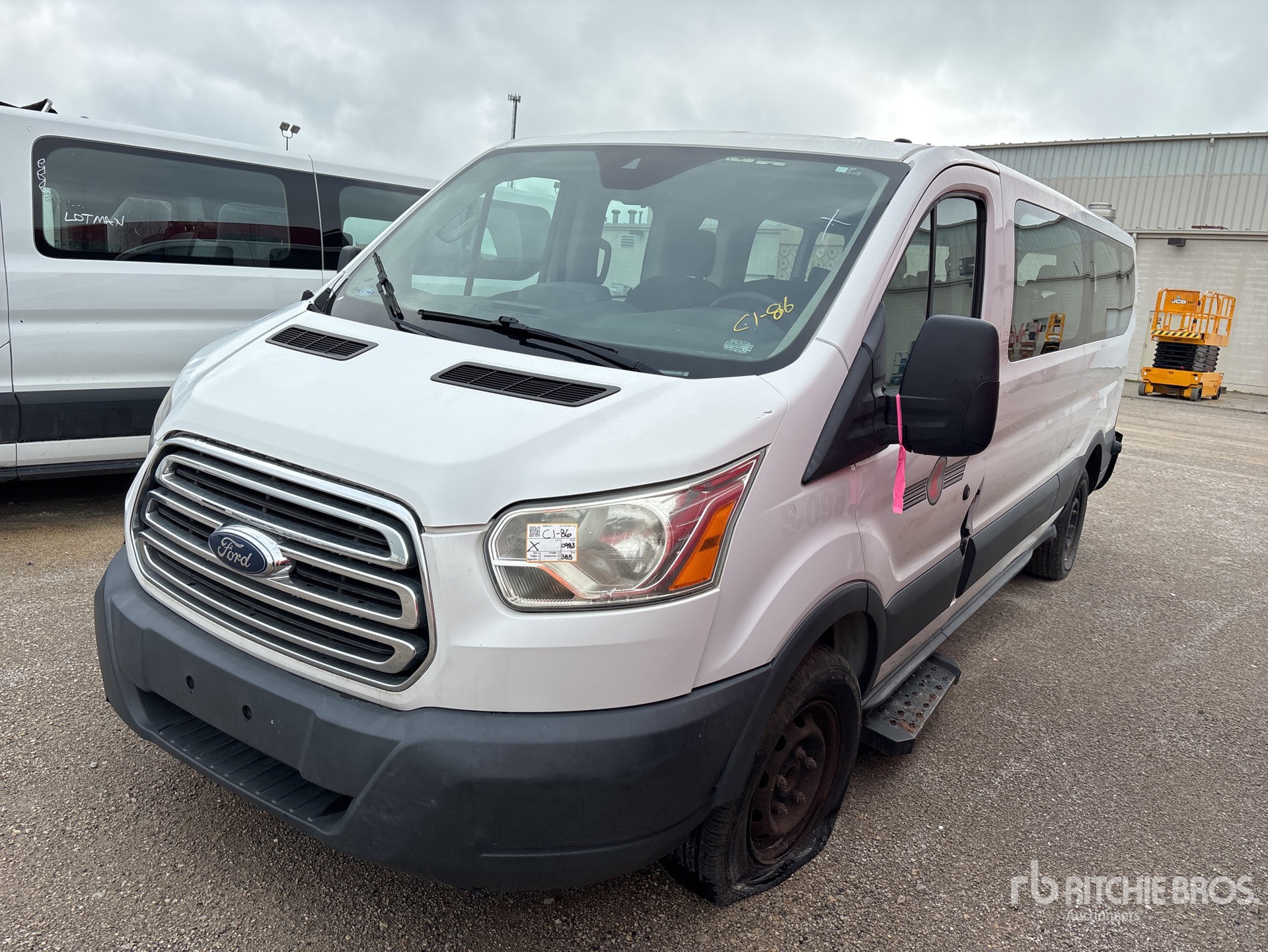 2017 Ford Transit Passagiersbusje (Inoperable)