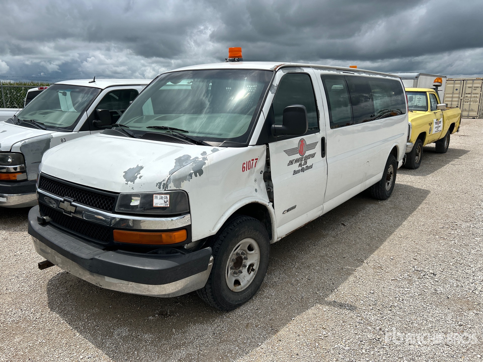 2003 Chevrolet Express 3500 2 Van osobowy (Inoperable)