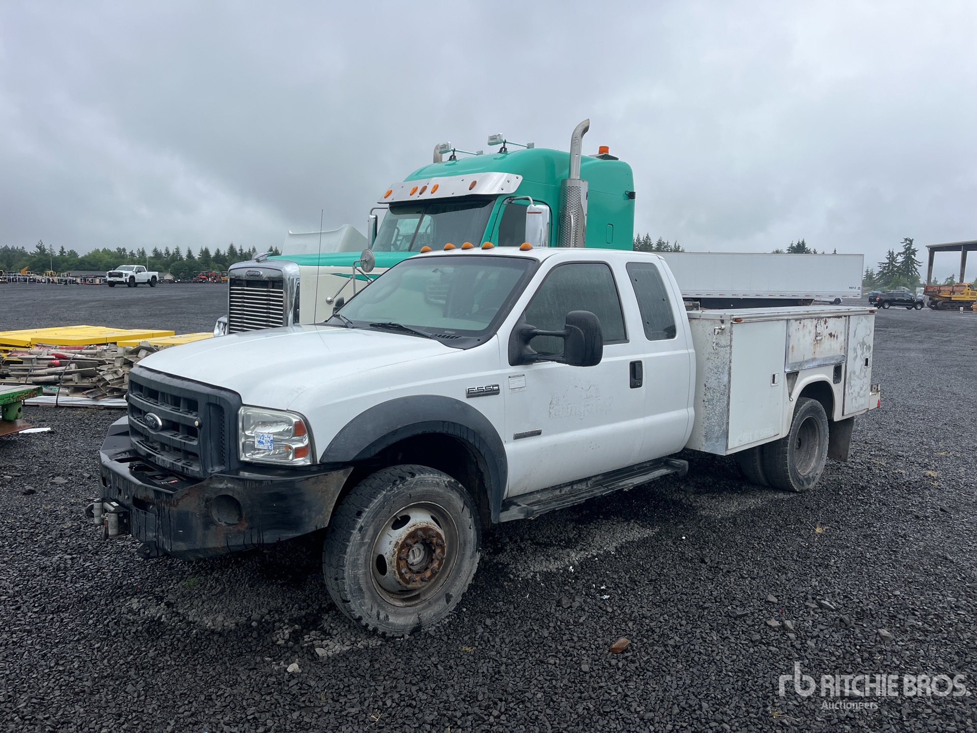 2007 Ford F-550 4x2 Extended Cab Camión Utilitario