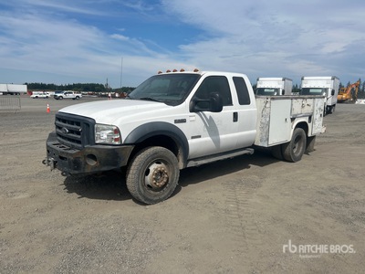 2007 Ford F-550 XL 4x2 Extended Cab Utility Truck