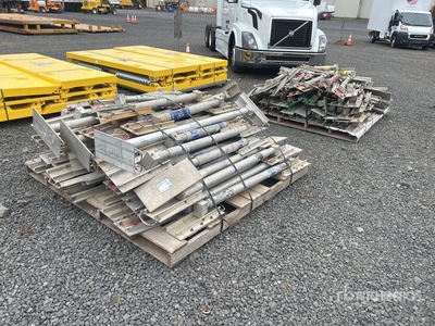 Quantity of (2) Pallets of Gato de apuntalamiento
