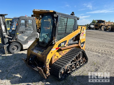 2010 Cat 247B Series II Two-Speed を見 Compact Track Loader (Inoperable)