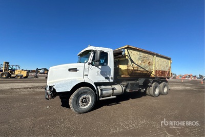 2004 Volvo VND 6x4 Roll-Off Truck