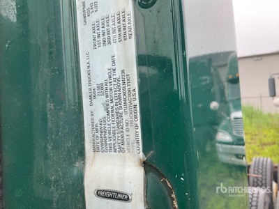 2005 Freightliner Columbia 120 6x4 を見 Cab and Chassis (Inoperable)