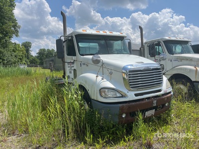 2007 Freightliner Columbia 120 6x4 を見 Cab and Chassis (Inoperable)