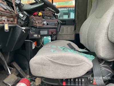 2001 Freightliner FLD 120 6x4 Cab and Chassis (Inoperable)