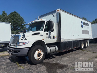 2009 International 4400 Durastar 6x4 Furgoneta caja cerrada