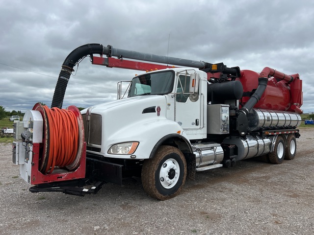 Vactor 2112P16 on 2011 Kenworth T400 6x4 Vacuum Excavator Truck