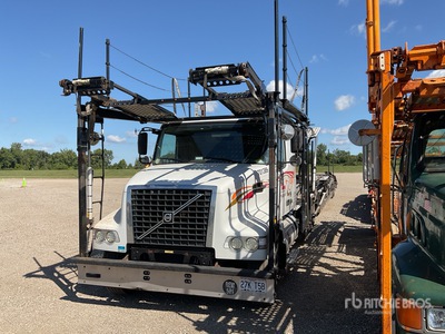 2016 Volvo VAH Sleeper Autotransporter