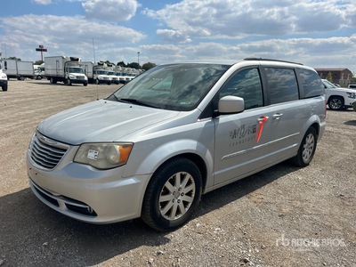 2012 Chrysler Town and Country Minivan