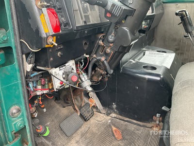 1998 International 8100 6x4 Car Carrier Truck (Inoperable)
