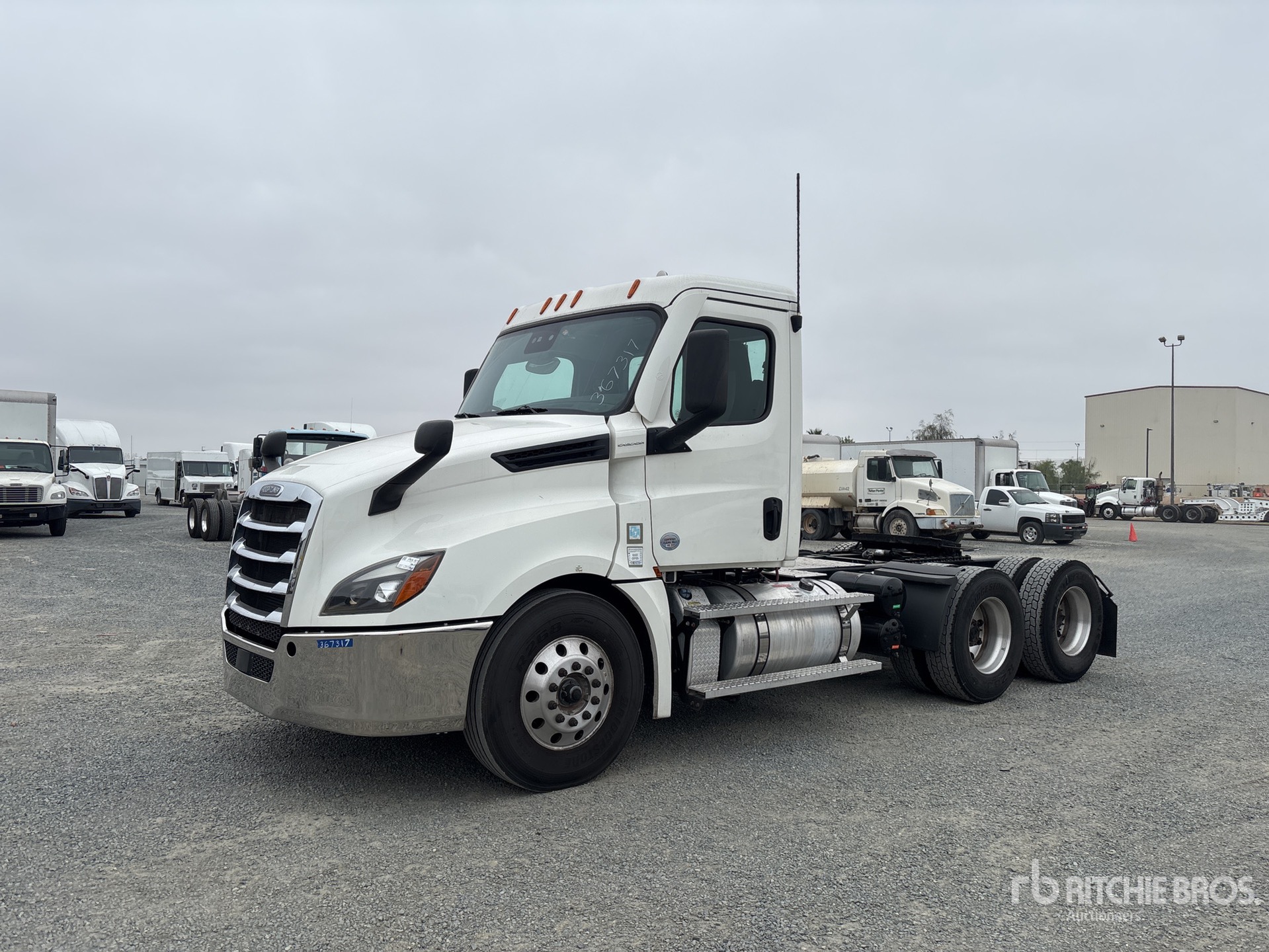 2020 Freightliner Cascadia 126 6x4 T/A Day Cab Truck Tractor