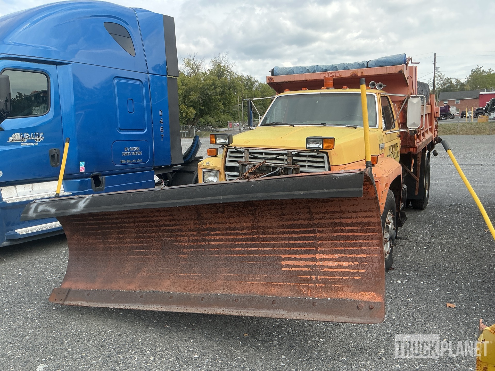 1990 Ford F-800 4x2 Snow Plow Truck (Inoperable) in Northampton