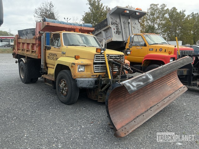 1990 Ford F-800 4x2 Snow Plow Truck (Inoperable) in Northampton
