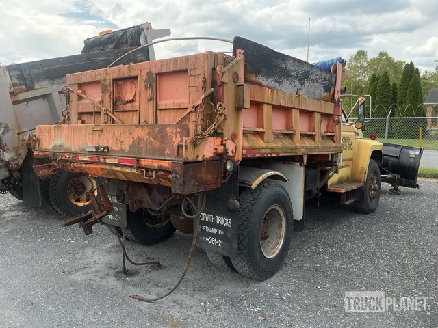 1990 Ford F-800 4x2 Snow Plow Truck (Inoperable) in Northampton