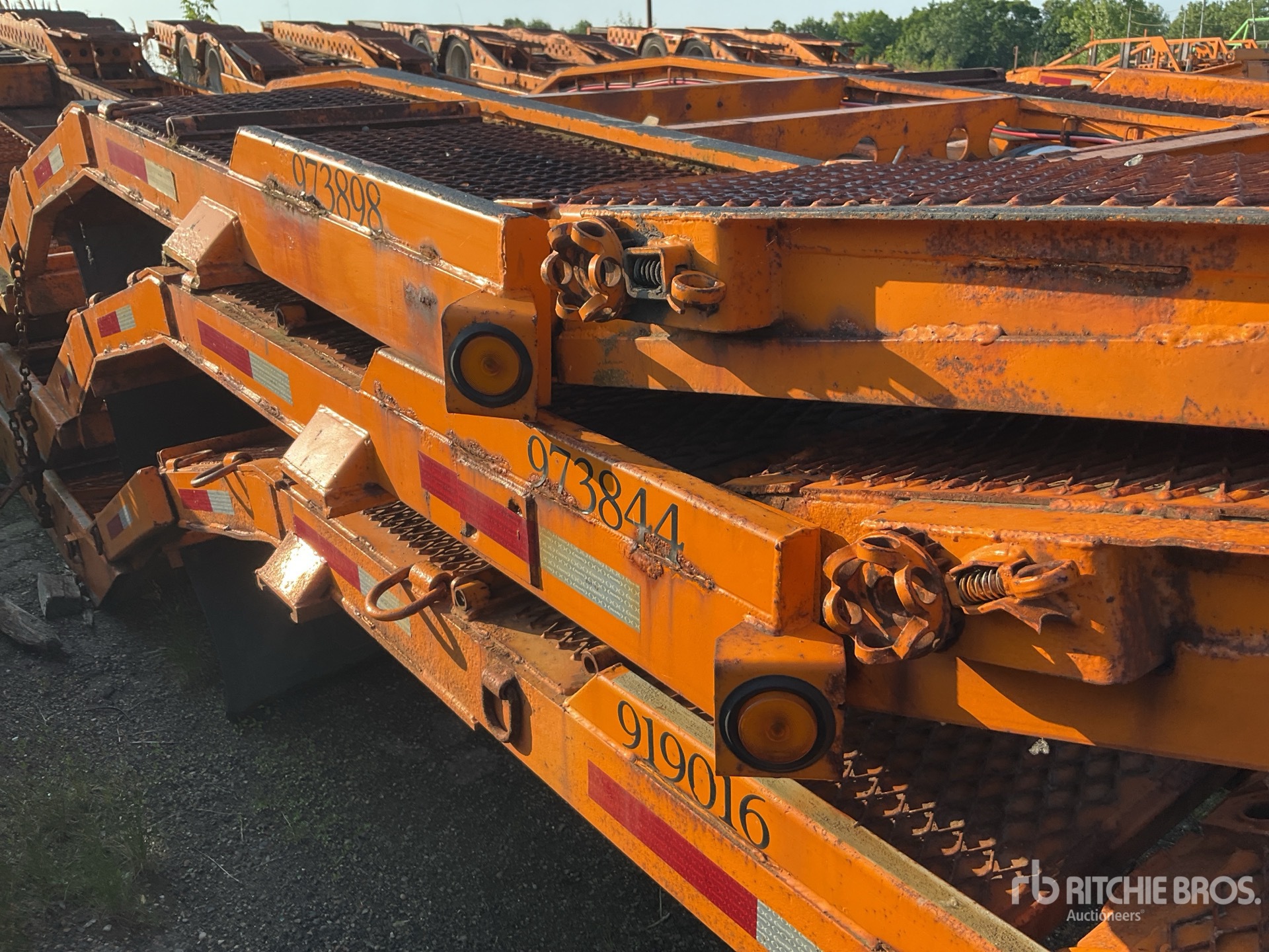 2003 Delavan Lowboy 200 T/A Car Carrier Trailer