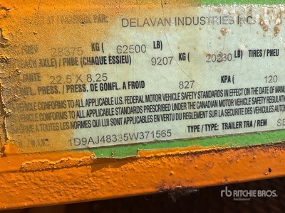 2005 Delavan Lowboy 200 Tri/A Car Carrier Trailer