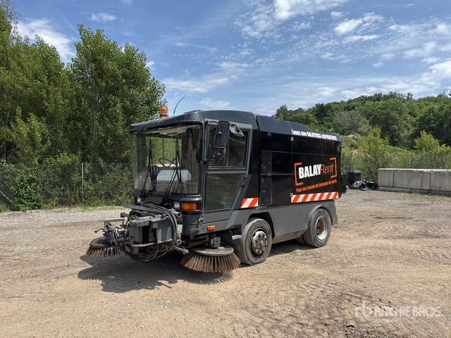 2003 Mathieu C560 on 2003 Ravo 560ST Balayeuse Sweeper Truck | Ritchie ...