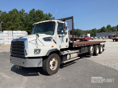 2015 FREIGHTLINER 114 SD 8x4 شاحنة مسطحة