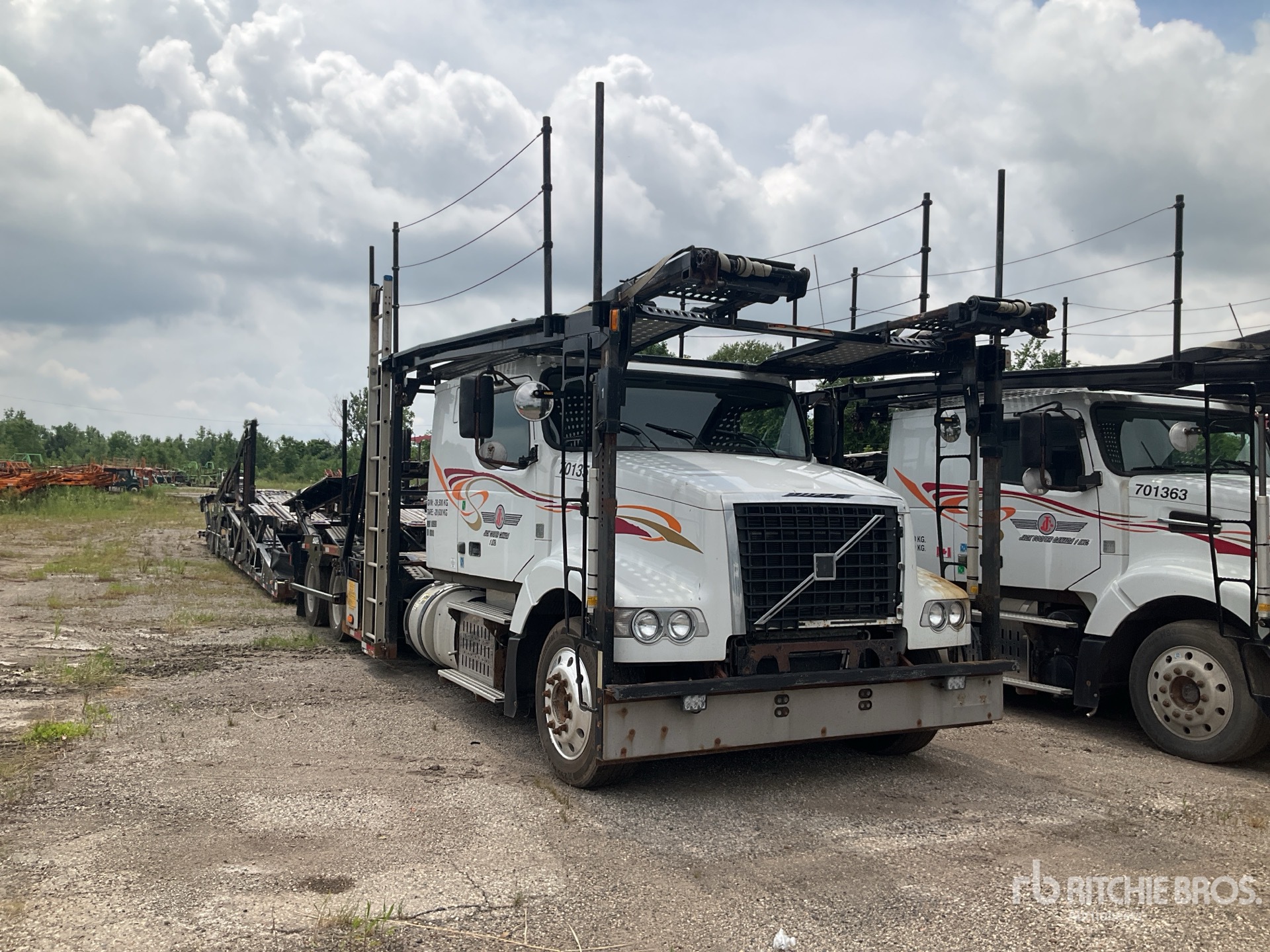 2013 Volvo VNL300 6x4 Car Carrier Truck