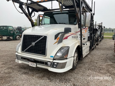 2013 Volvo VNL300 6x4 Camión portavehiculos