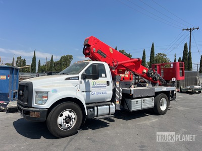 2015 Horyong SKY30004N-A30UD 2000 lb Straight Boom on 2016 Ford F-750 Power Stroke 4x2 Boom Truck