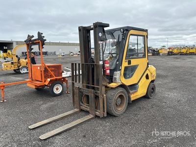 2016 Komatsu FG30HT-16 5550 lb Cushion Tire Carretilla Elevadora
