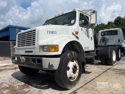 2000 International 4900 4x2 4x2 S/A Dagcabine Trekker (Inoperable)