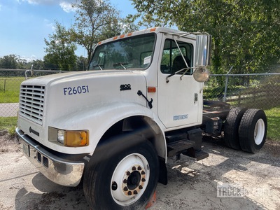 2001 International 4900 4x2 S/A Dagcabine Trekker (Inoperable)