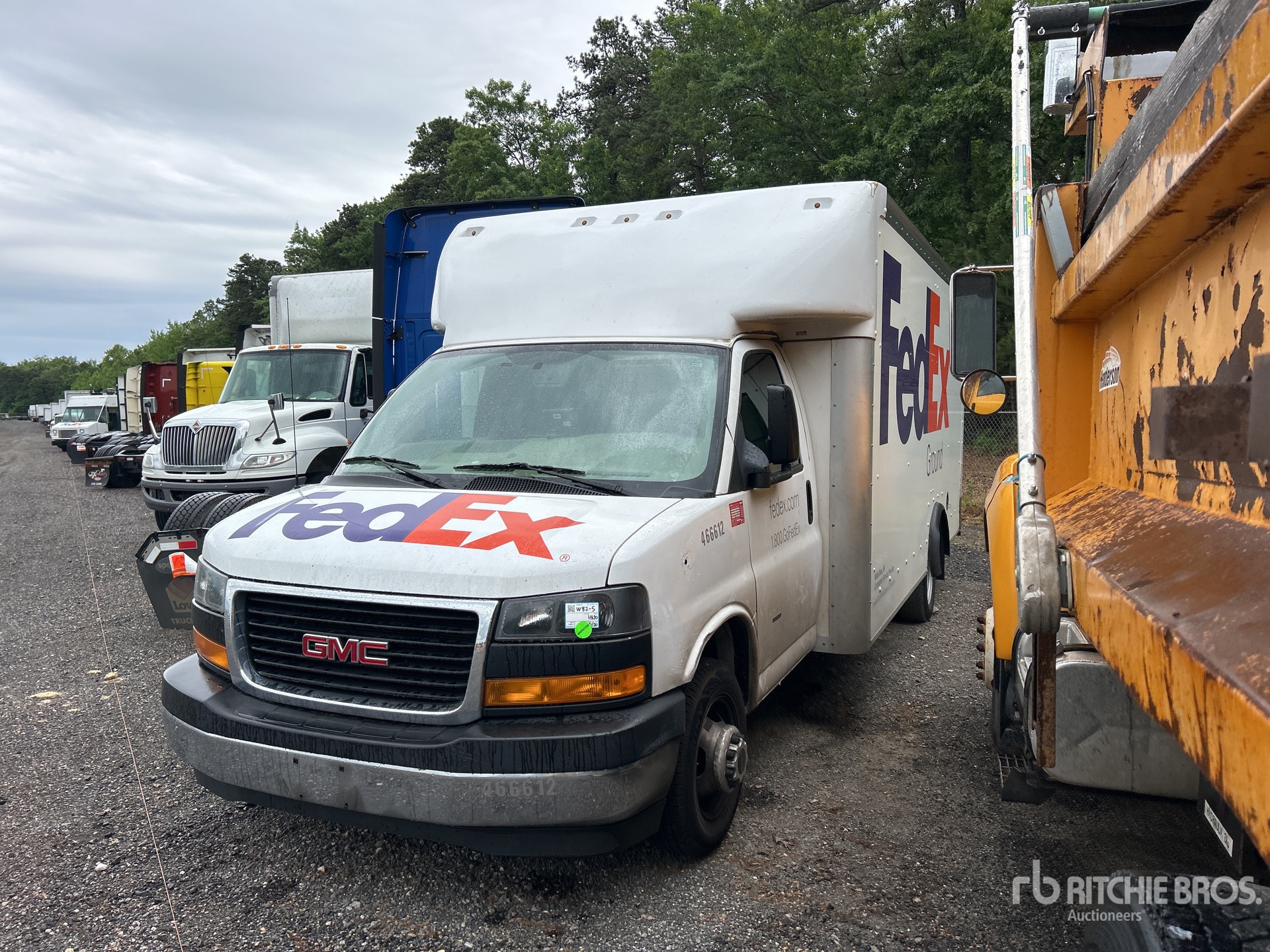 2021 GMC 3500 4x2 Autocarro furgonato (Inoperable)