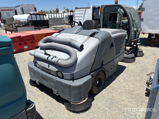 Advance SW8000 Ride-On Floor Sweeper | Ritchie Bros. Auctioneers