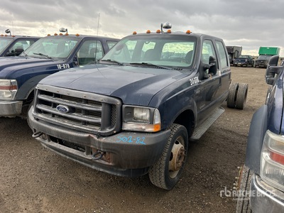 2002 Ford F-550 XL 4x4 Crew Cab Autocarro cabina e telaio (Inoperable)