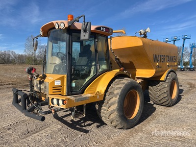 Hydrema 912HM 2500 gal 4x4 Camion de agua articulado