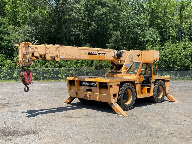 2012 Broderson IC-200-3G 15 ton 4x4 Carry Deck Crane 2012 Broderson IC-200-3G 15 ton 4x4 Carry Deck Crane