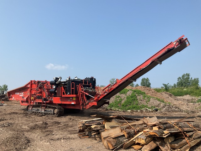 2022 (unverified) Morbark 6400XT Tracked Horizontal Grinder