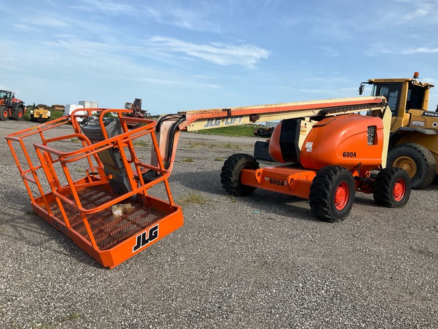 1997 JLG 600A 4WD Dual Fuel Articulating Boom Lift 1997 JLG 600A 4WD Dual Fuel Articulating Boom Lift