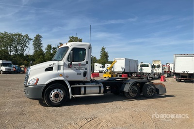 2018 Freightliner Cascadia 113 T/A Day Cab Truck Tractor