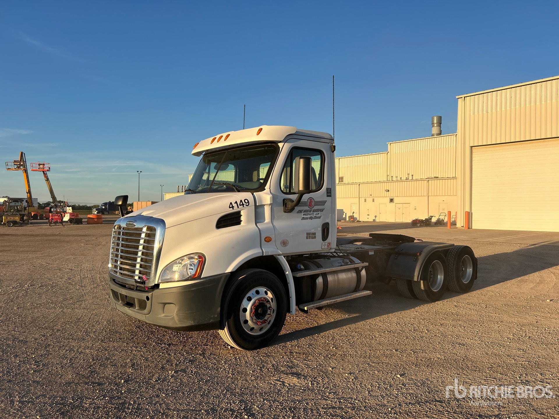 2018 Freightliner Cascadia 113 6x4 T/A Day Cab Truck Tractor