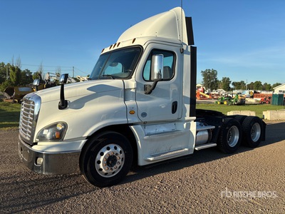 2015 Freightliner Cascadia 125 6x4 T/A Dagcabine Trekker