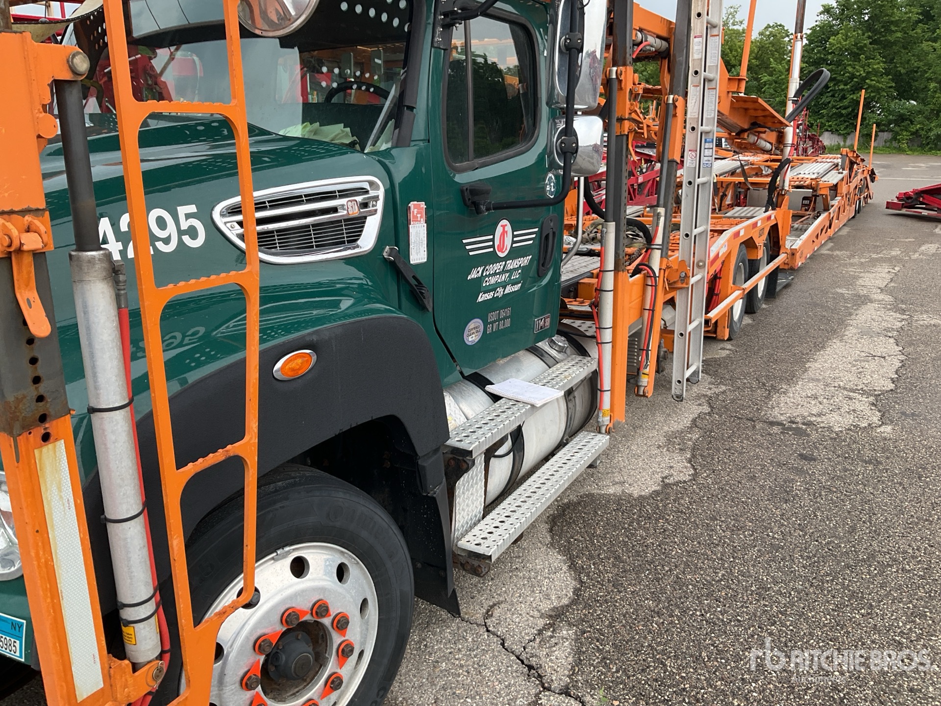 2020 Freightliner 114SD 6x4 Car Carrier Truck