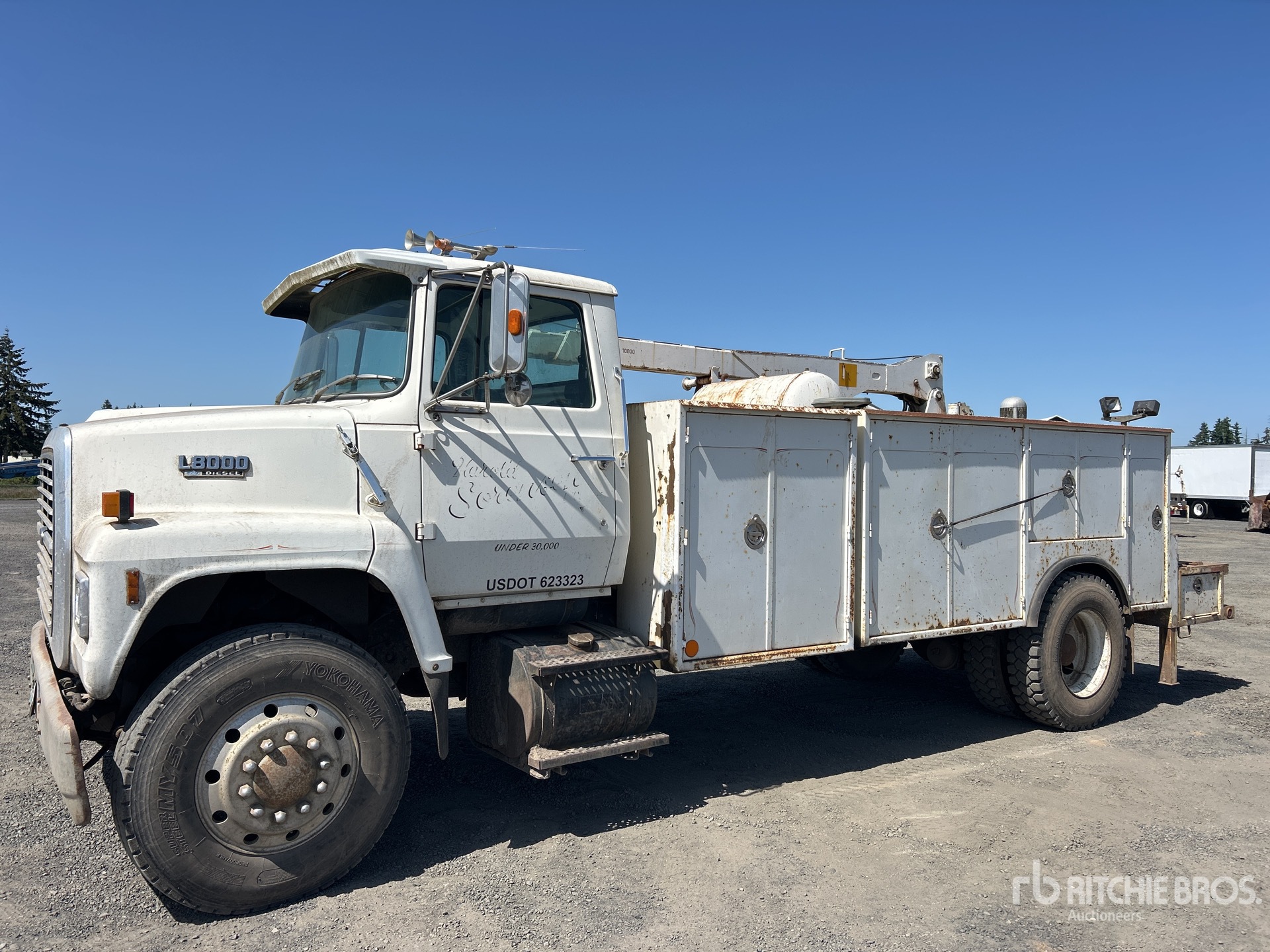 1990 Ford L8000 4x2 サービスカー