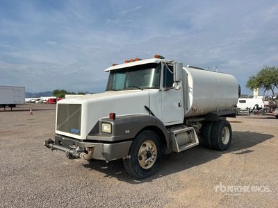 1994 White/GMC WG 4x2 Camion à eau